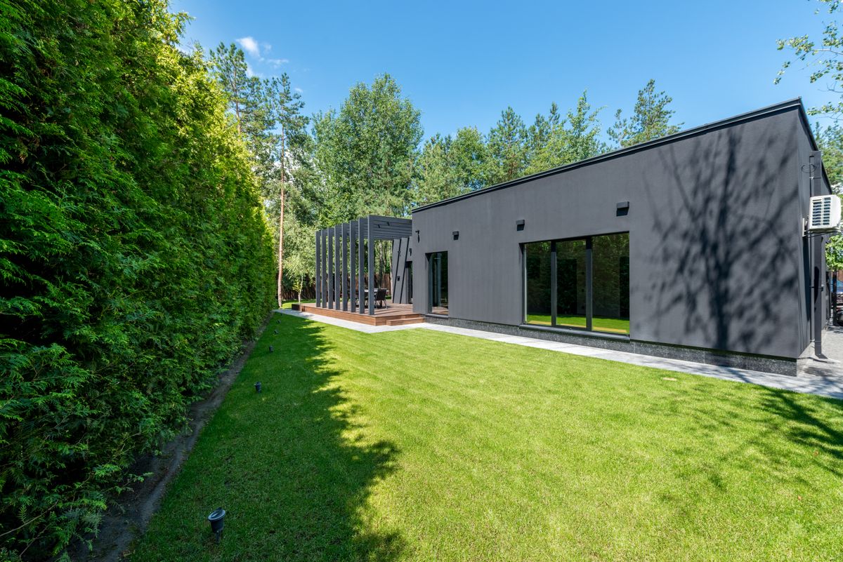 Sleek aluminium garden room with large glazing
